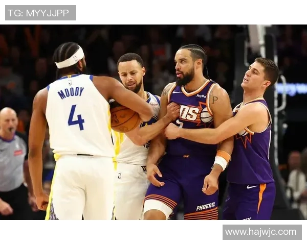 三分火力全开！库里布克双双缺席 勇士逆转太阳终结连败